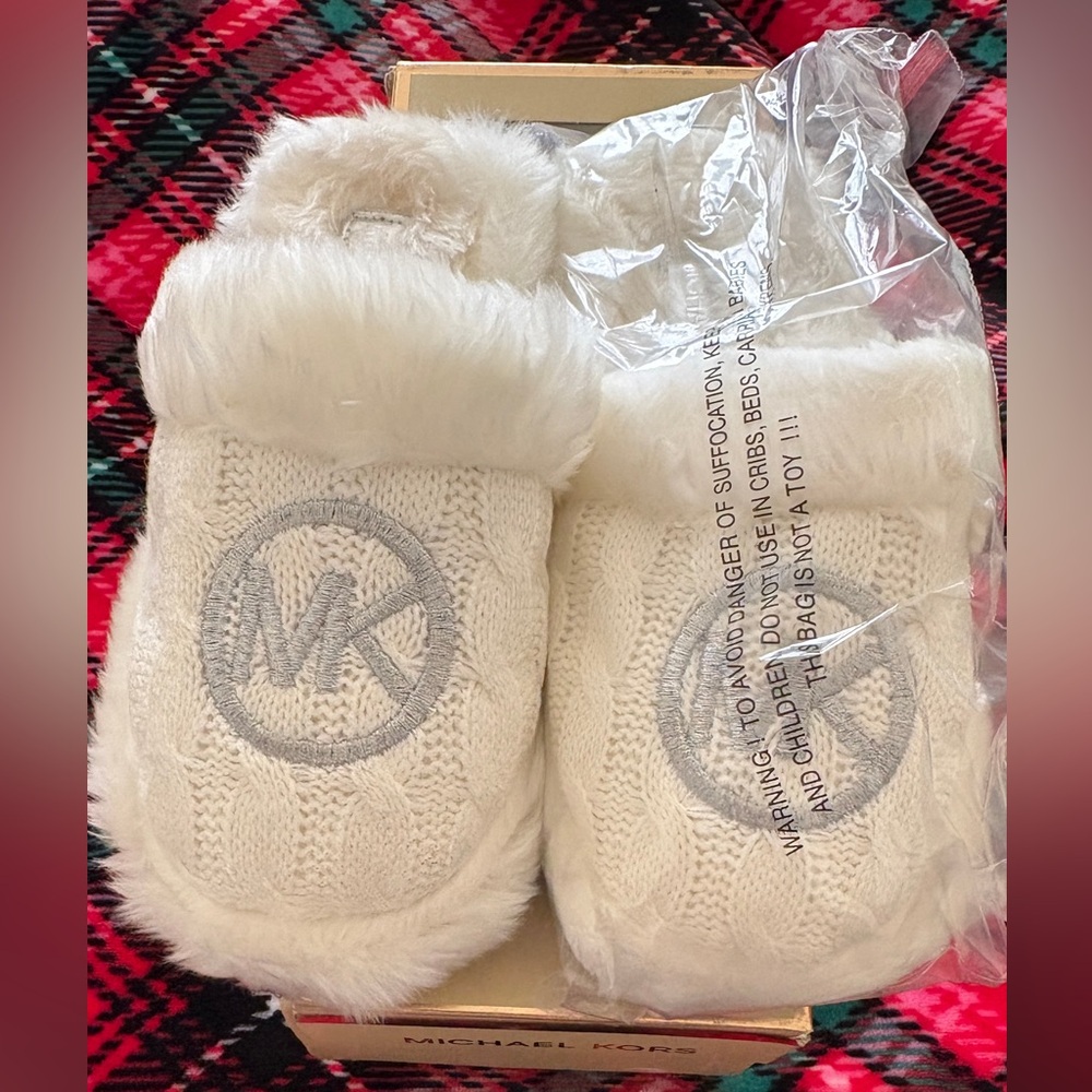 MICHAEL KORS Jet Set SLIPPERS Brand Size 6  Ivory / Metallic Silver logo